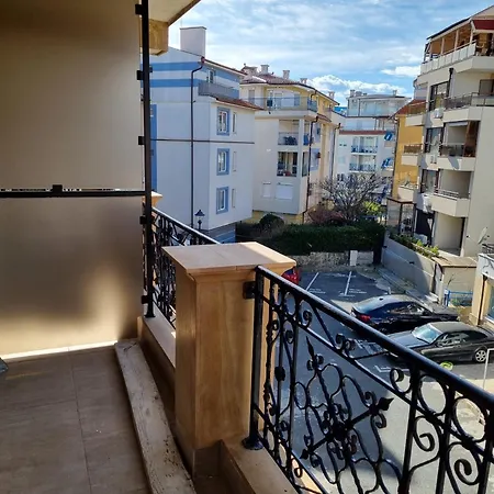 Sea View 2br 索佐波尔